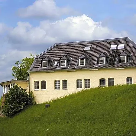 Hotel Schnellenburg 2*